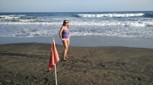 Rote Flagge am Strand